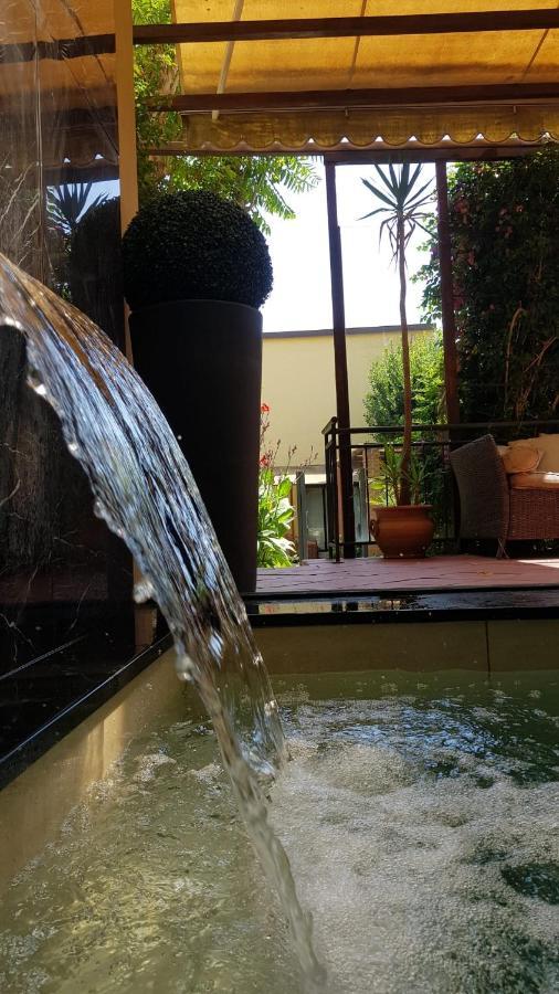 Ferienwohnung La Casa Con Piscina Riscaldata Interna Anna Luxury Garden Pisa Exterior foto